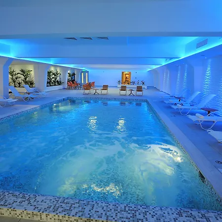 ホテル ネストル アヤナパ