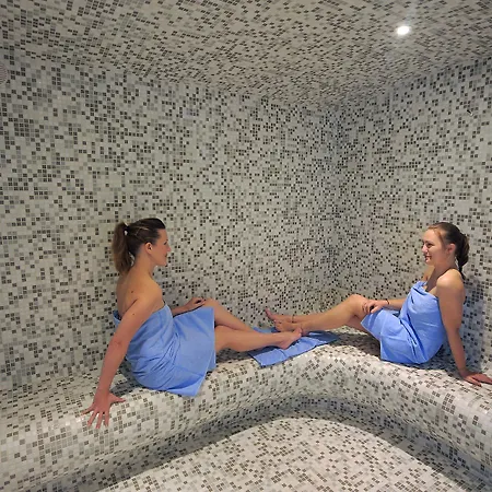 Nestor Айя-Напа